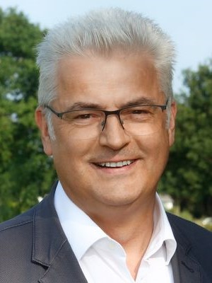 Axel Knoerig